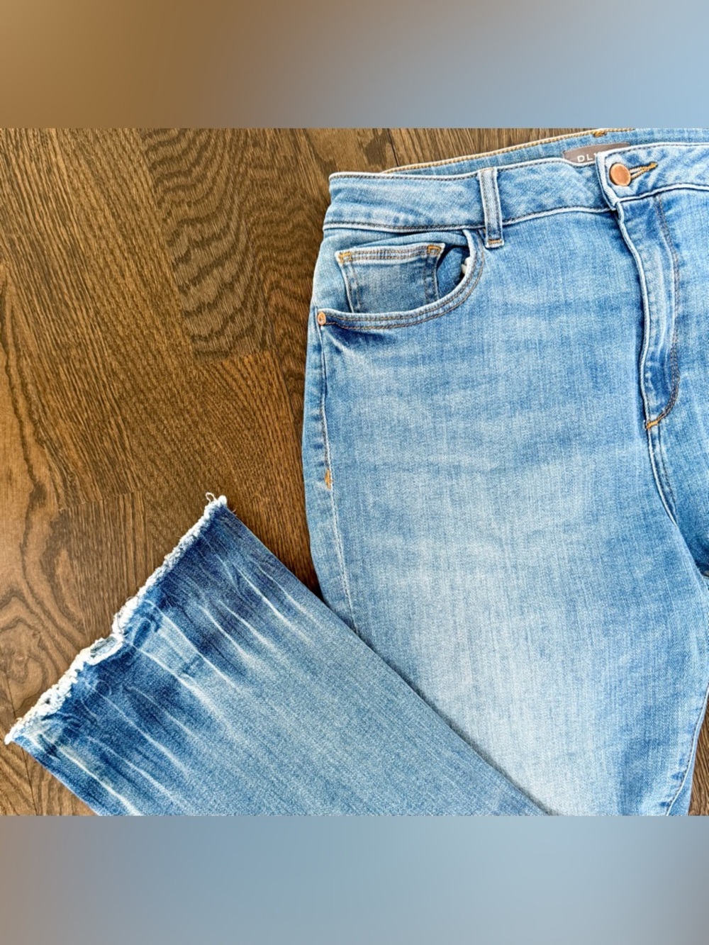 DL1961 Women’s Light Blue Skinny Jeans - Picture 2 of 5